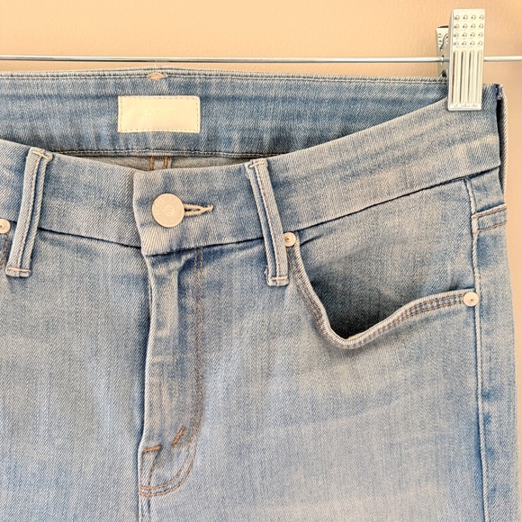 Mother Looker Ankle Fray in Wink (Size 26) - Picture 5 of 9